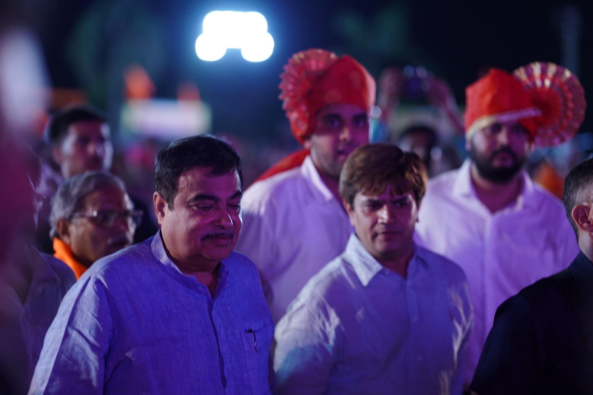 10 राज्यों की 96 सीटों पर चुनाव होने हैं, इसी सिलसिले में नितिन गडकरी ने जलगांव में रैली की थी. नितिन गडकरी इसी दौरान जलगांव में अपनी रैली के लिए आए थे. 