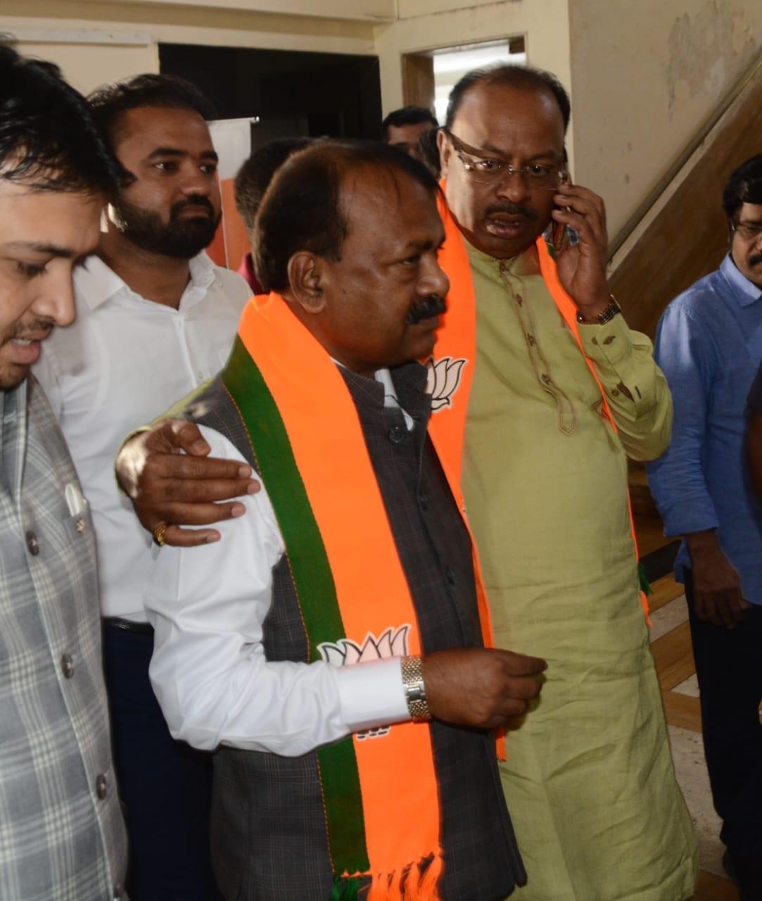 इस दौरान प्रदेश अध्यक्ष चन्द्रशेखर बावनकुले भी राजेंद्र गावित के साथ नज़र आए.