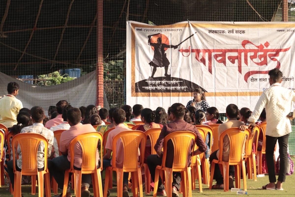 कई छात्रों ने अपने सवालों को पूछा और उसका सही उत्तर पाकर उसे करियर के रास्ते में अपनाने का भी निश्चय किया. आज महाराष्ट्र बोर्ड के रिजल्ट आने हैं, इससे पहले ऐसे मार्गदर्शन शिविर डर और घबराहट को कम करने में मदद करते हैं.