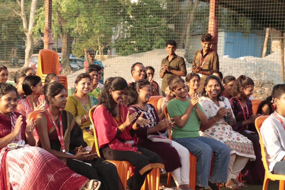 महिलाएं इस शिविर में अपने सवालों के जवाब पाकर काफी खुश नज़र आ रही थीं.