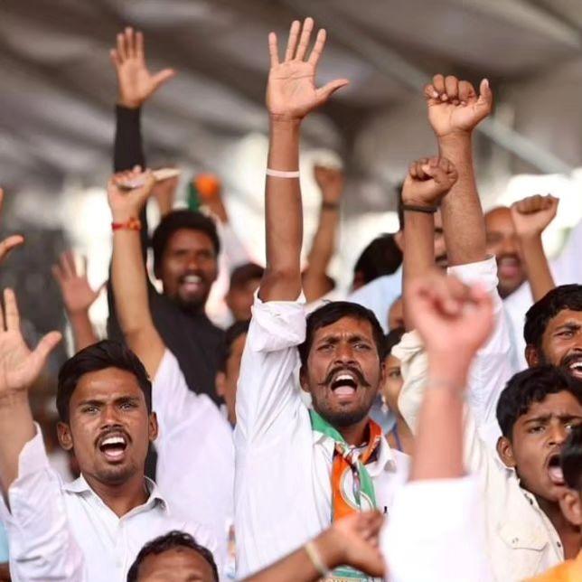 उन्होंने कहा कि `कांग्रेस सरकार पेसा एक्ट लेकर आई तो राजीव गांधी ने पंचायत राज एक्ट लाकर सत्ता दी, लेकिन बीजेपी की विचारधारा इसके उलट है. बीजेपी आदिवासी संस्कृति को बदलने की कोशिश कर रही है. आदिवासियों की जमीन उद्योगपतियों को दी जा रही है.` 