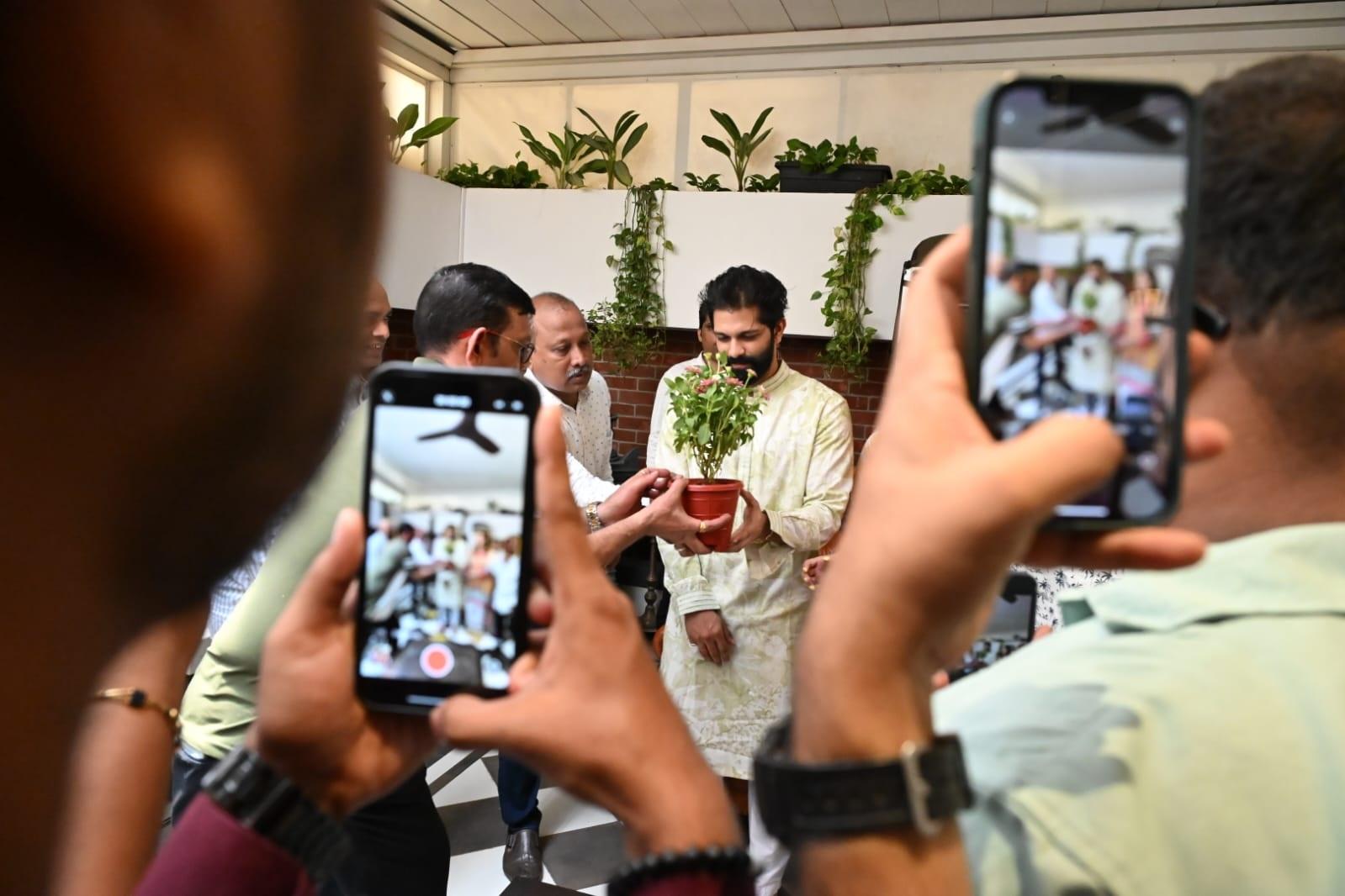 अमित ठाकरे काफी शांत और शर्मिले स्वभाव के व्यक्ति माने जाते हैं, अमित ठाकरे ने रामनिरंजन आनंदीलाल पोदार कॉलेज ऑफ कॉमर्स एंड इकोनॉमिक्स से पढ़ाई की है.