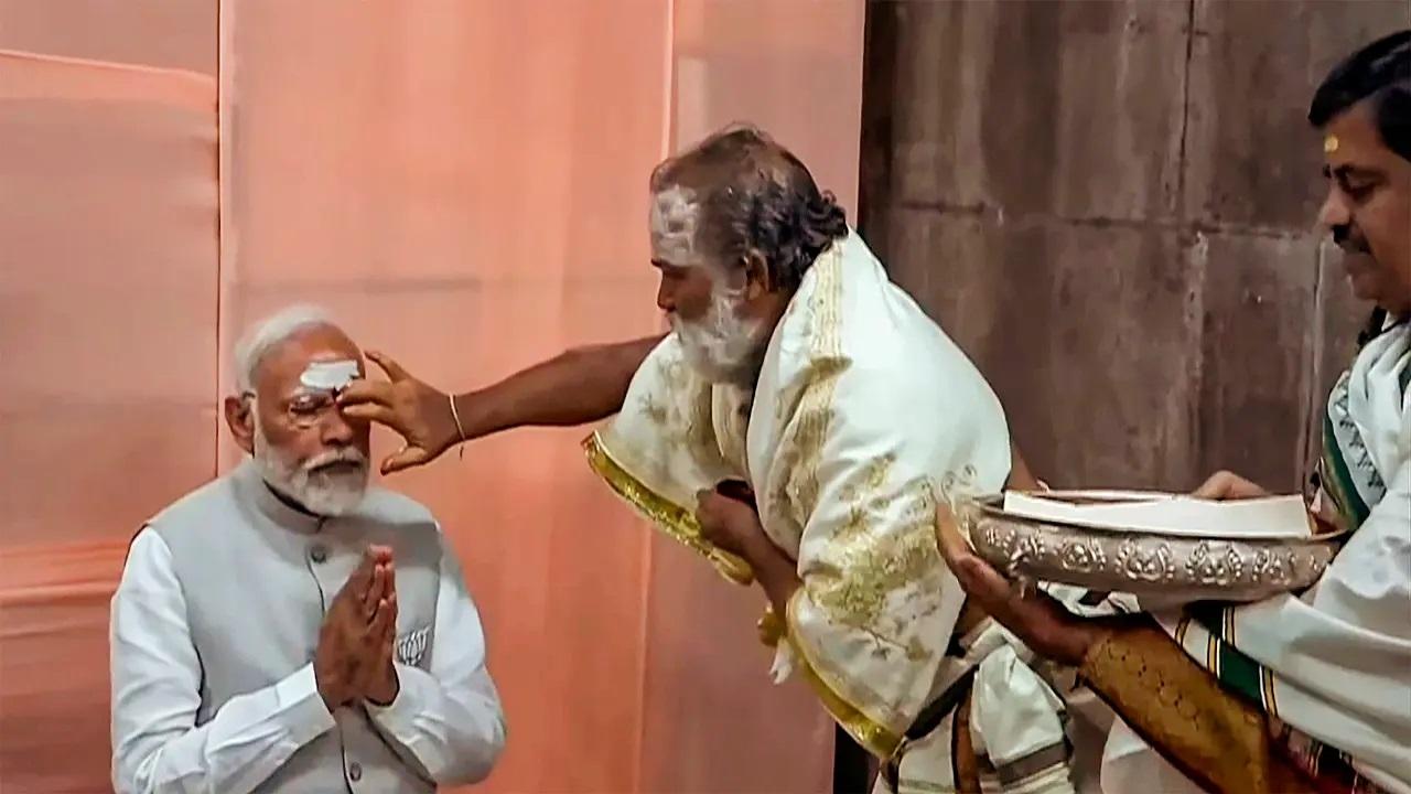 तेलंगाना में अपना अभियान पूरा करने के बाद प्रधानमंत्री पड़ोसी राज्य आंध्र प्रदेश के राजमपेट में रैली करेंगे.