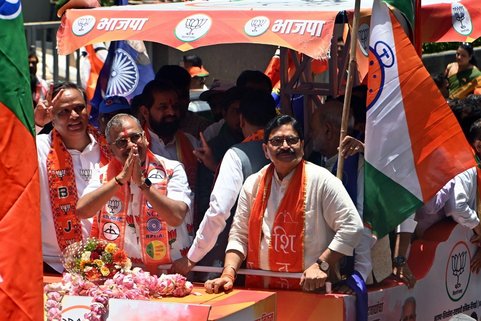 रवींद्र वायकर जोगेश्वरी पूर्व से तीन बार विधायक रह चुके हैं.