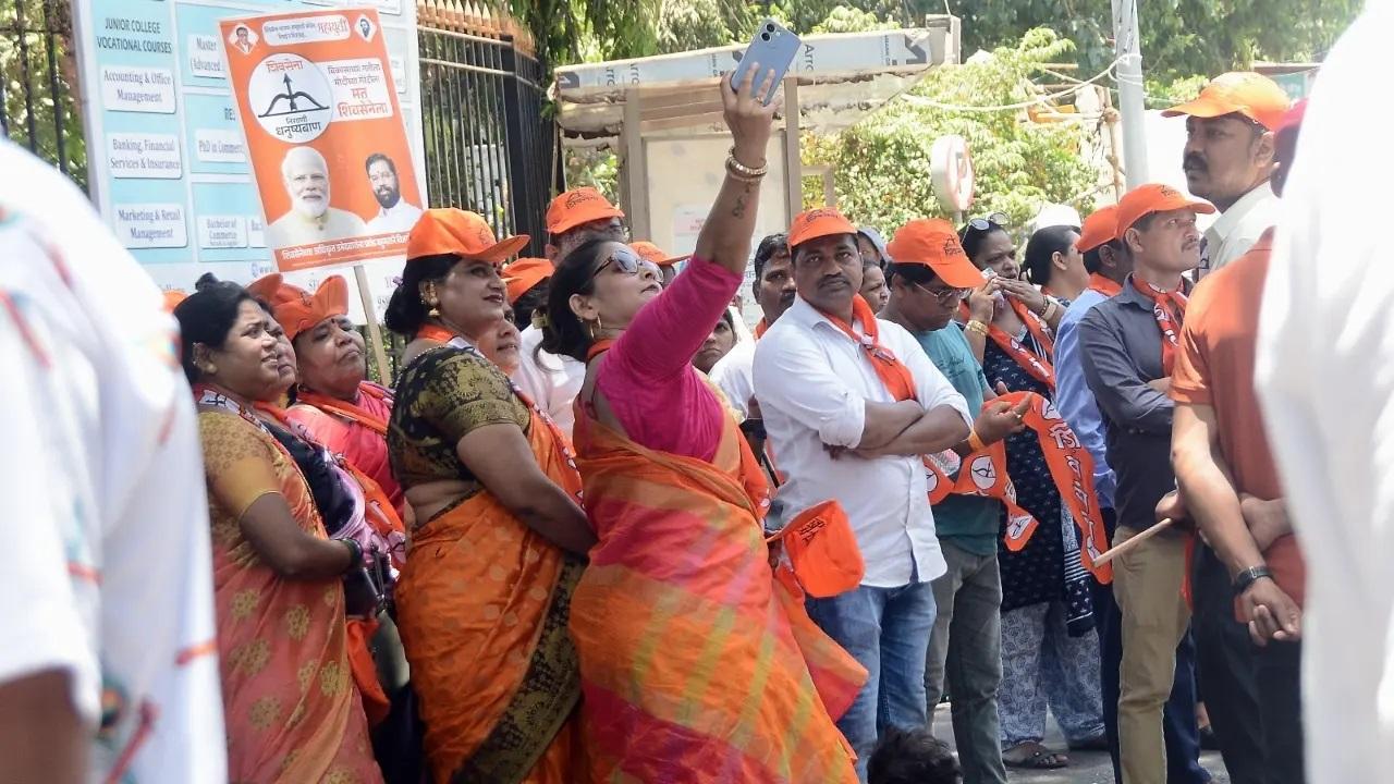 भाजपा ने पहले मुंबई उत्तर मध्य लोकसभा क्षेत्र से उम्मीदवार के रूप में उज्ज्वल निकम के नाम की घोषणा की थी.
