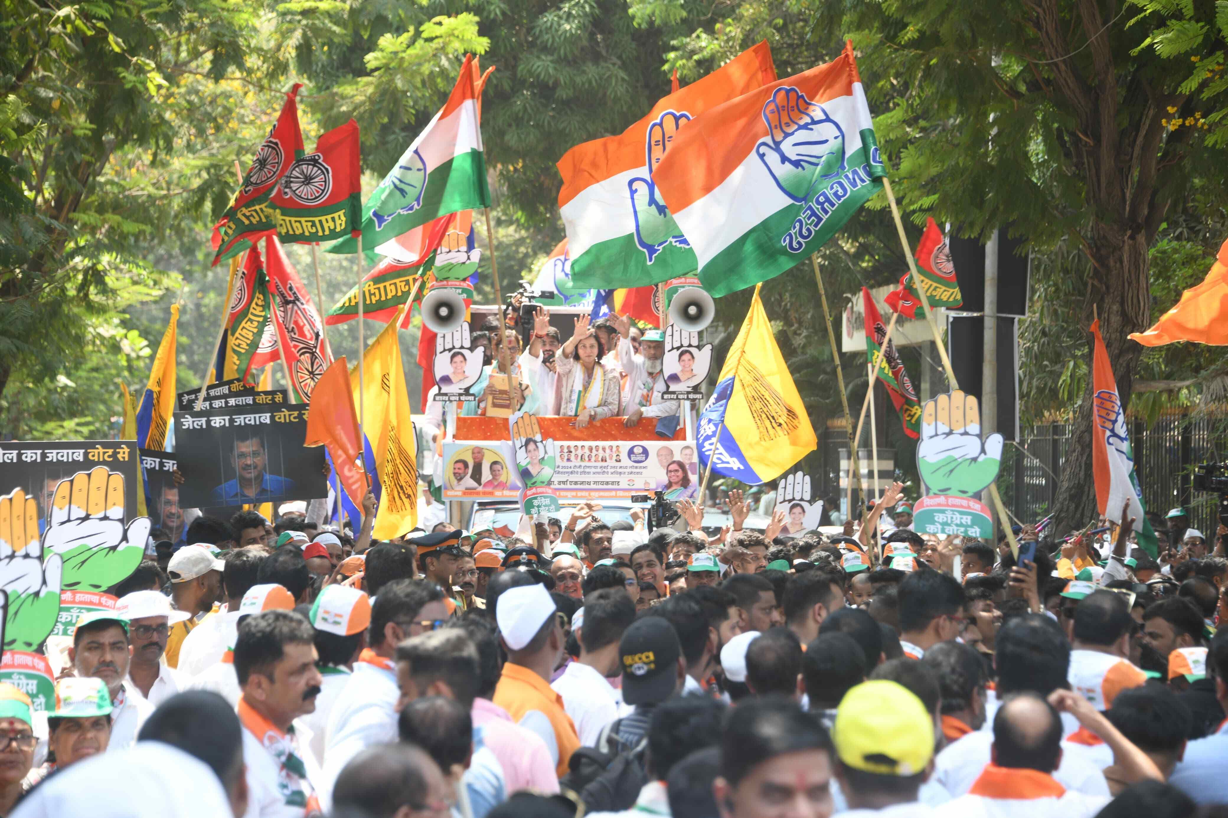 उन्होंने आगे बताया कि `पिछले 10 वर्षों में सरकारी एजेंसियों की स्वायत्तता छीन ली गई है, जिन्हें भ्रष्टाचार के लिए नोटिस भेजा जाता है, उन्हें ही पाक साफ करने का पाप भाजपा ने किया है. जो लोग भाजपा की धमकियों से नहीं डरते, उनके खिलाफ कार्रवाई की जाती है, दो मुख्यमंत्रियों हेमंत सोरेन और अरविंद केजरीवाल को जेल भेजा गया. भ्रष्टाचार उजागर हुआ है और भाजपा ने चुनावी बांड से करोड़ों रुपये वसूले हैं.`