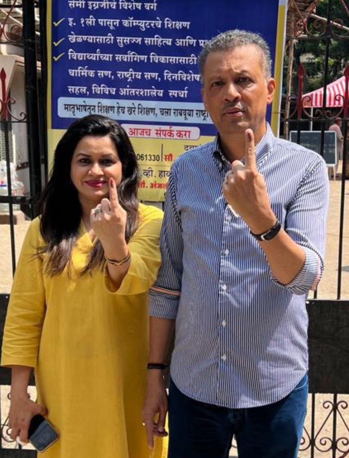 शिवसेना (UBT) मिलिंद नार्वेकर ने भी वोटिंग की. 