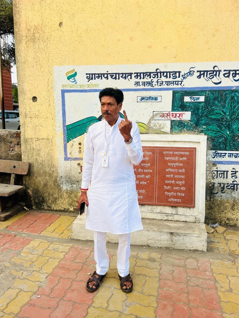 विजय पाटिल कांग्रेस के वसई विधानसभा क्षेत्र से उम्मीदवार हैं. उन्होंने भी आज वोट डाला. 