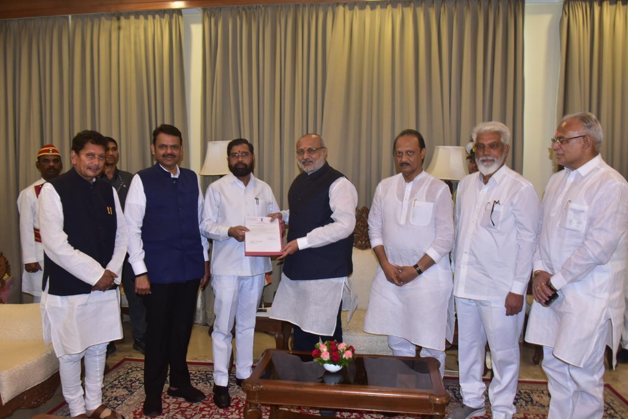 शिंदे का इस्तीफा राज्य में आगामी राजनीतिक बदलाव का संकेत दे रहा है, और राज्य की राजनीति में नए समीकरण उभरने की संभावना बन गई है.