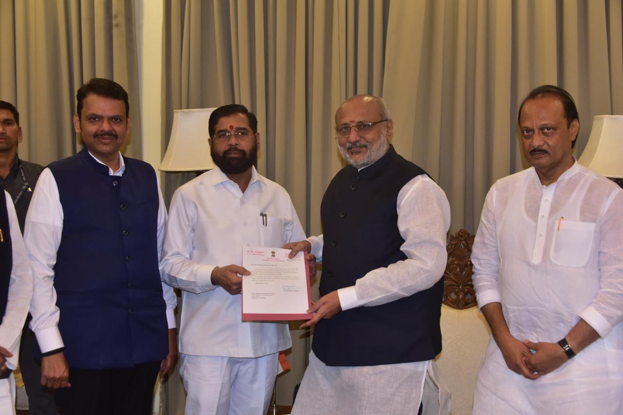 राज्य में विधानसभा चुनाव के परिणामों के बाद भाजपा, शिवसेना और NCP के गठबंधन ने अपनी स्थिति मजबूत की थी, और इस गठबंधन ने शिंदे सरकार को समर्थन देने का ऐलान किया था. 