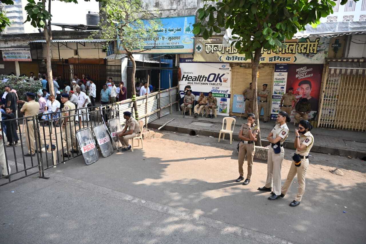 राज्य भर में मतगणना केंद्रों पर कड़ी सुरक्षा व्यवस्था सुनिश्चित की गई है. पुलिस और प्रशासनिक अधिकारी केंद्रों पर शांति बनाए रखने के लिए सतर्क हैं.