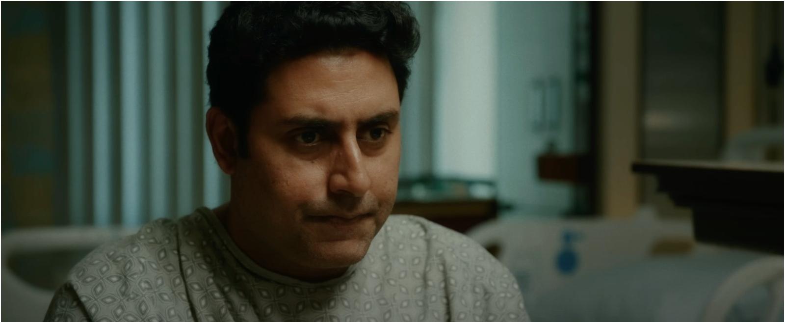 चाहे शुरुआती जवानी की ऊर्जा हो या बूढ़े पिता का थका हुआ और चिंतित स्वभाव, अभिषेक बच्चन ने अपनी उम्र के हर लुक के साथ पूरा न्याय किया है और किरदार को प्रभावशाली ढंग से निभाया है.