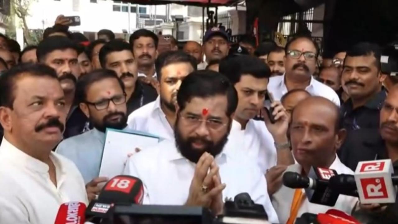 शिंदे ने बताया कि अंतिम नतीजे आने के बाद महायुति के सहयोगी दलों के साथ एक बैठक की जाएगी, जिसमें मुख्यमंत्री पद को लेकर फैसला किया जाएगा.