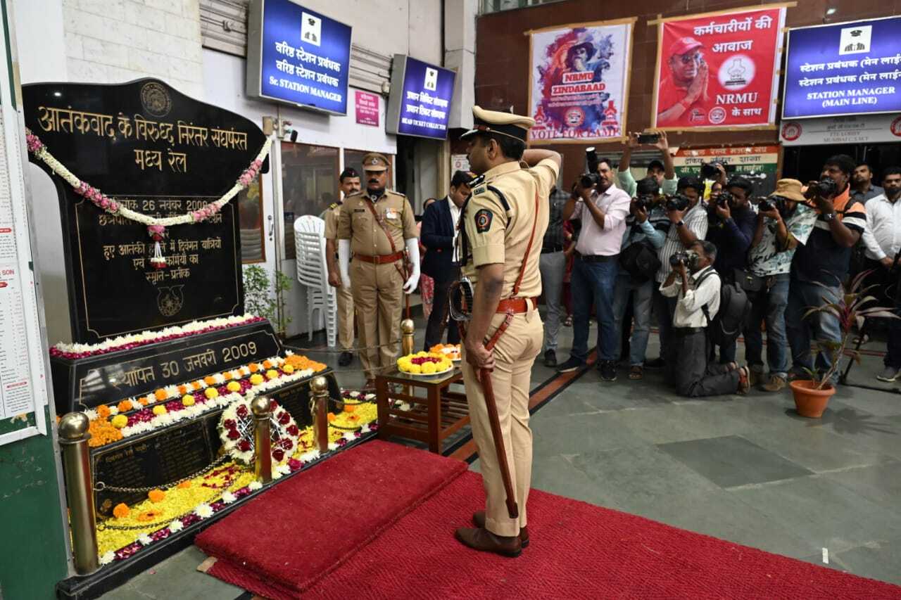 मुंबई हमलों का यह काला दिन न केवल मुंबई, बल्कि पूरे देश की एकता और साहस का प्रतीक बन चुका है.