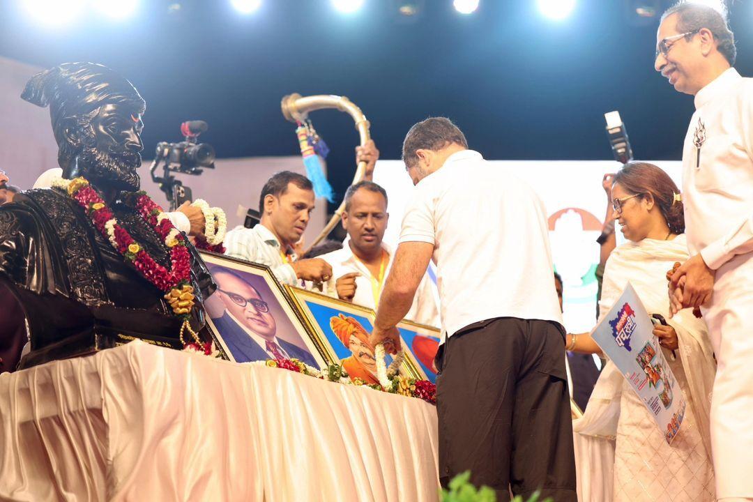 उन्होंने आरोप लगाया कि मोदी सरकार ने केवल अडानी और अंबानी के हित में काम किया है. उन्होंने भाजपा सरकार से पूछा कि उसने मुंबई के लिए क्या किया है और कहा कि लोकतंत्र और संविधान की रक्षा करना आज की जरूरत है.