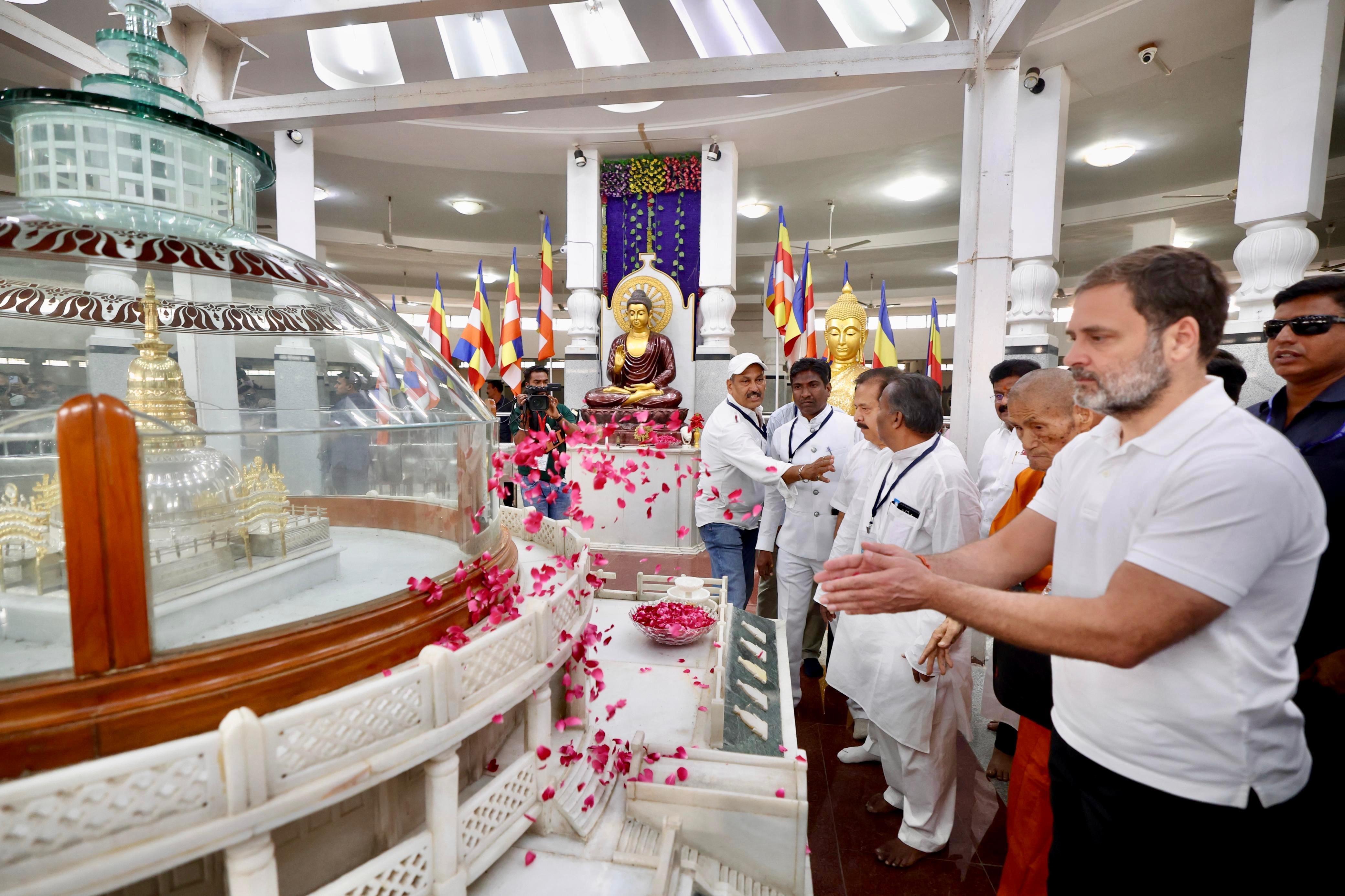 इसके साथ ही, राहुल गांधी ने जाति जनगणना की आवश्यकता पर बल दिया. उनका मानना है कि जाति जनगणना से समाज में वास्तविक स्थिति का आंकलन हो सकेगा, और इससे समाज के हर वर्ग को अपनी स्थिति का भान होगा. 