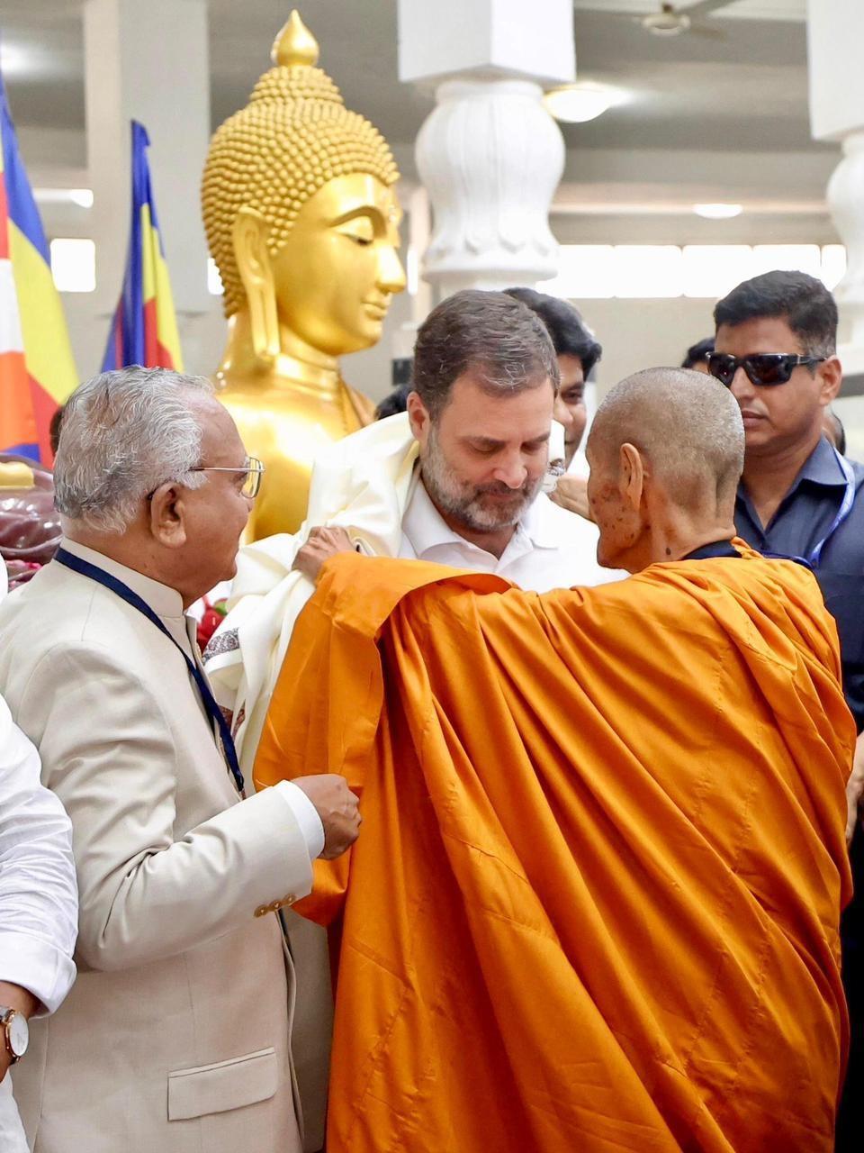 राहुल गांधी ने अपने भाषण में आरक्षण की सीमा बढ़ाने पर भी जोर दिया. उन्होंने कहा कि वर्तमान में लागू 50 प्रतिशत आरक्षण सीमा से समाज के कुछ वर्गों को उचित प्रतिनिधित्व नहीं मिल पाता है. इसे तोड़ने के इरादे से उन्होंने कहा, 