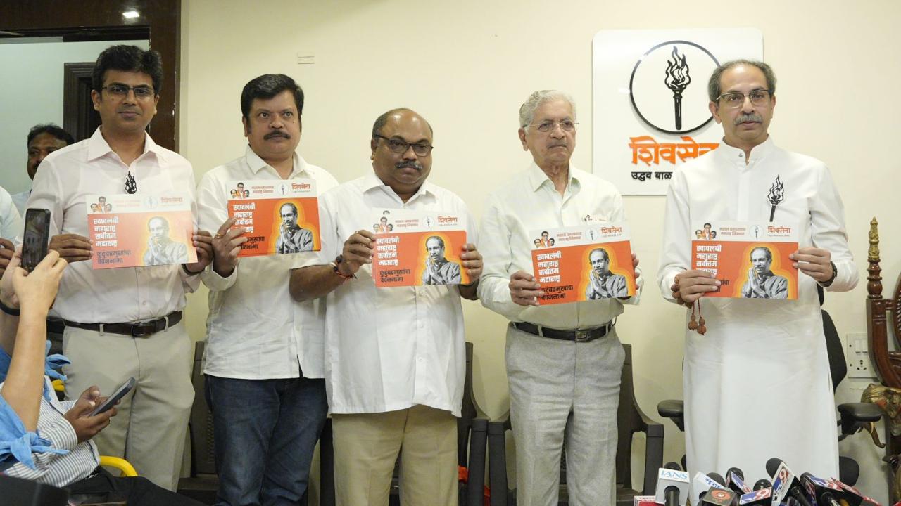 घोषणापत्र में जनता के कल्याण के लिए कई प्रमुख वादे किए गए हैं, जिनमें पुरुष छात्रों के लिए मुफ्त शिक्षा, आवश्यक वस्तुओं की कीमतों को स्थिर करने और धारावी पुनर्विकास परियोजना को रद्द करने का आश्वासन शामिल है.