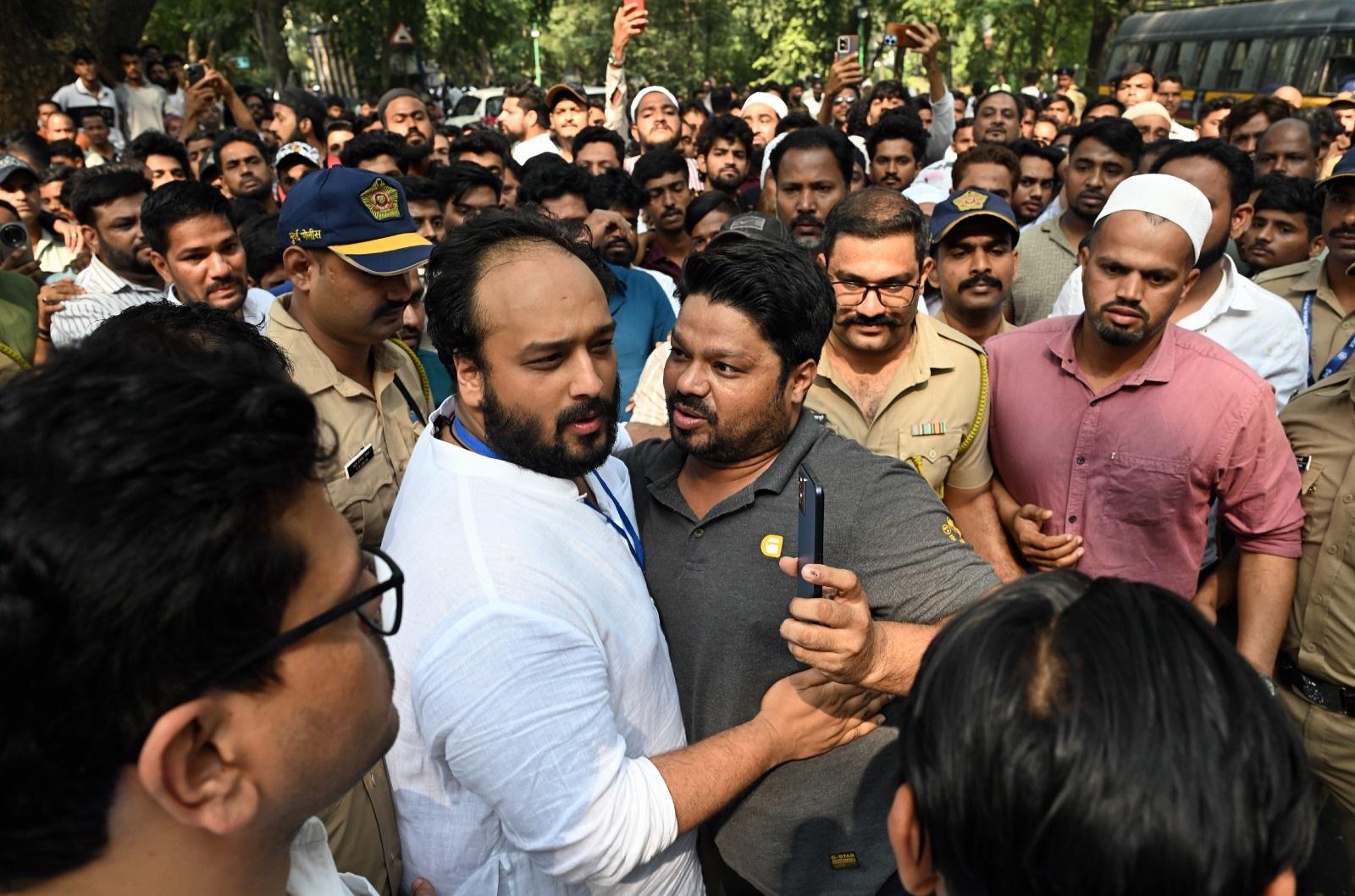 जीशान सिद्दीकी की हार उनके समर्थकों के लिए एक बड़ा झटका साबित हुई.