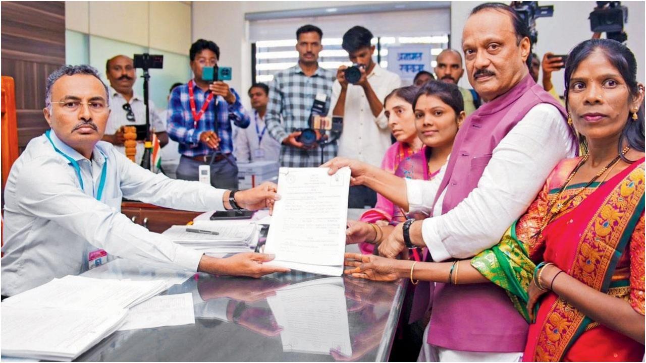 जब अजित पवार फॉर्म भरने गए तो उनके साथ बड़ी संख्या में उनके समर्थक भी शामिल हो गए.