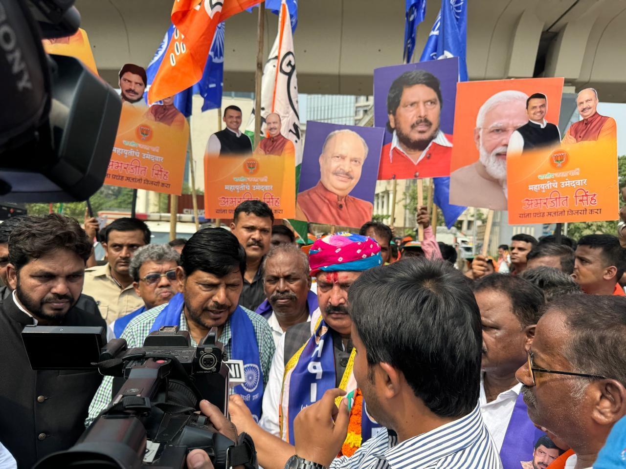 रामदास आठवले के नेतृत्व में रिपब्लिकन पार्टी ने दलित और वंचित समुदायों में अपनी पकड़ मजबूत की है, और महायुती को इसका फायदा मिलने की उम्मीद है.