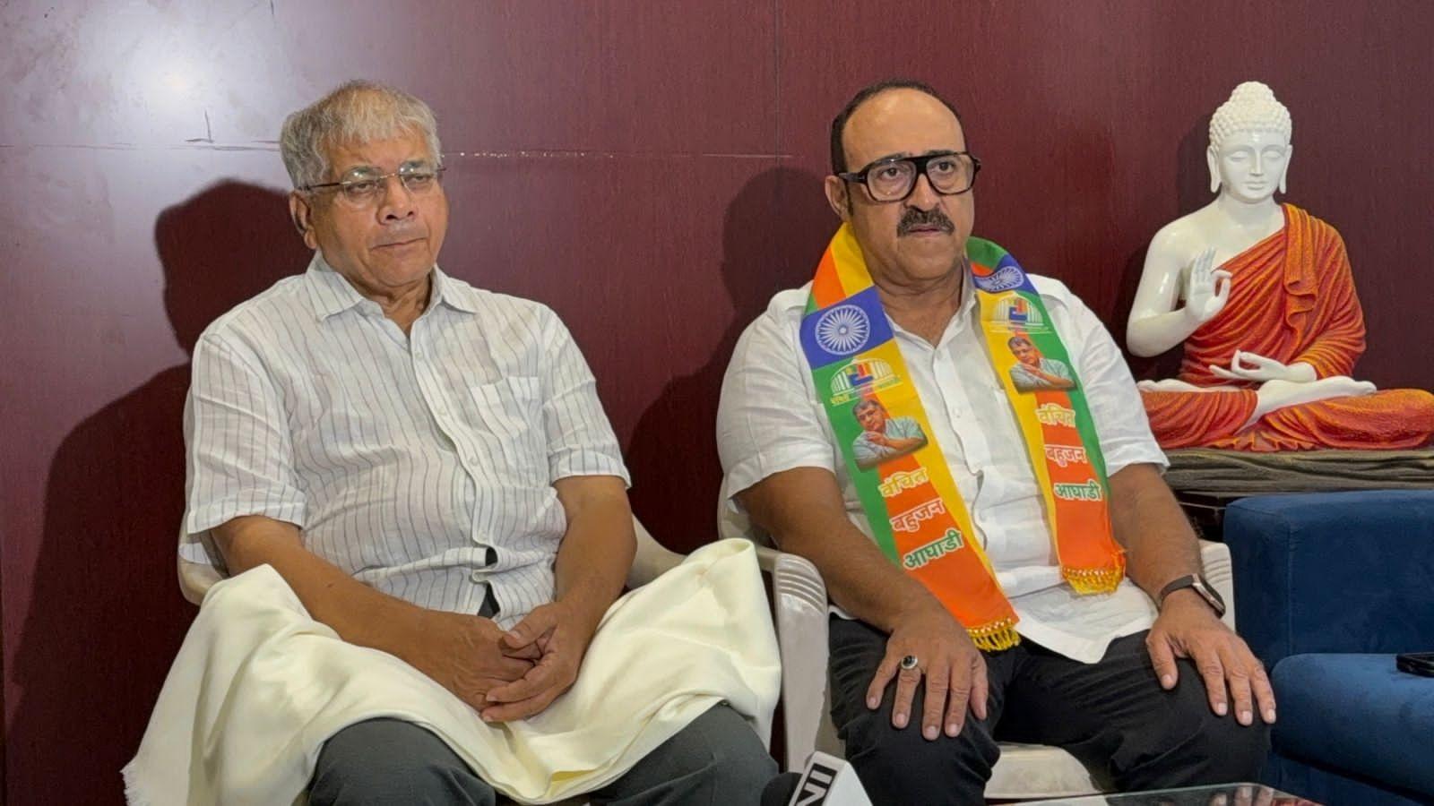 राजगृह में आयोजित इस प्रेस कॉन्फ्रेंस में अनीस अहमद ने प्रकाश अंबेडकर के नेतृत्व की तारीफ की और वीबीए के उद्देश्यों से प्रभावित होकर इस पार्टी में शामिल होने का कारण बताया. 