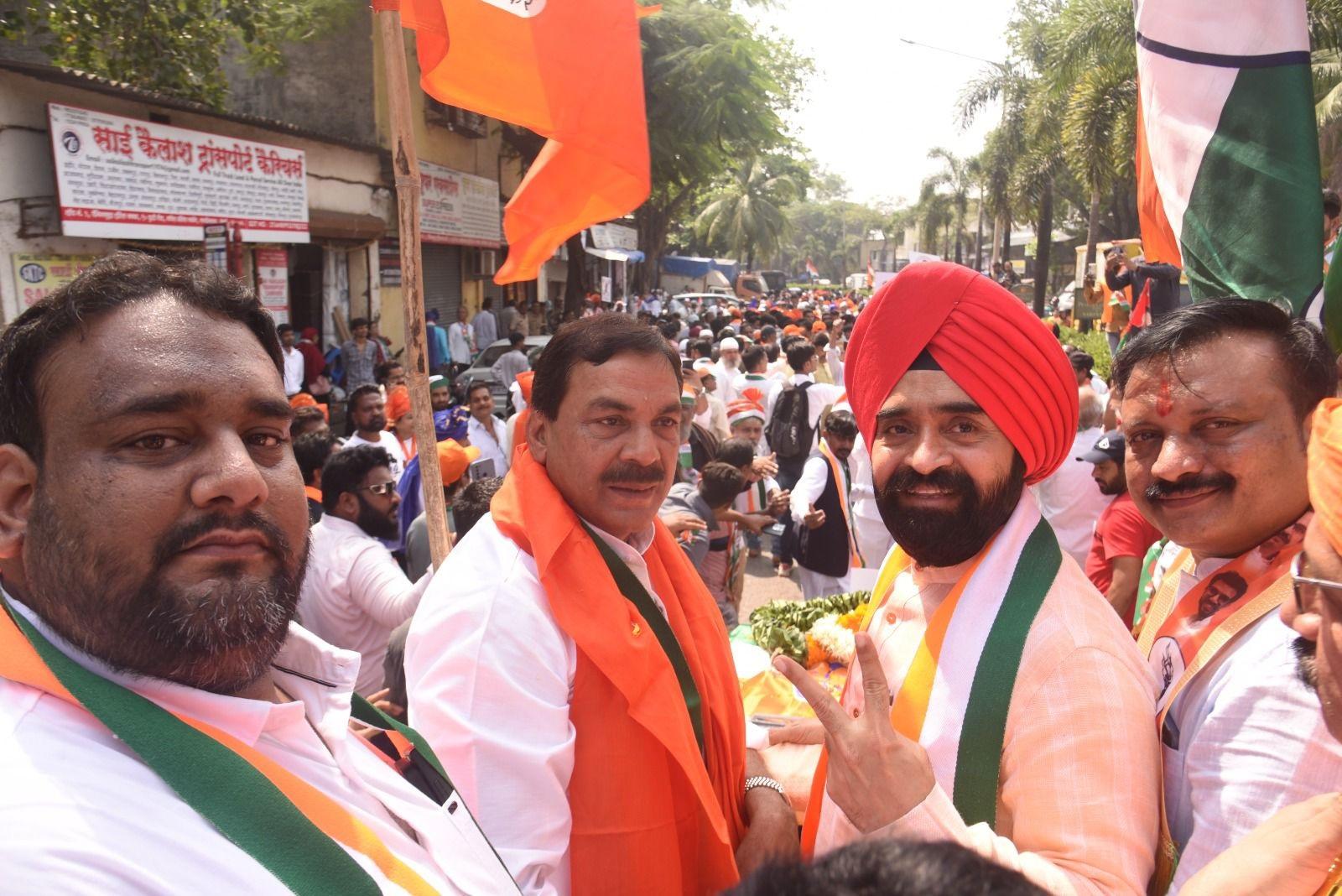 इस अवसर पर कांग्रेस और महाविकास अघाड़ी के कई वरिष्ठ नेता और कार्यकर्ता भी उपस्थित रहे. इनमें कांग्रेस के प्रदेश उपाध्यक्ष विधायक भाई जगताप, पूर्व मंत्री सुरेश शेट्टी, मुंबई कांग्रेस के कार्यकारी अध्यक्ष चरण सिंह सपरा, शिवसेना (उबाठा) के विजू शिंदे, सोमनाथ सांगले, एस. अन्नामलाई, और बालाजी सांगले शामिल थे. 