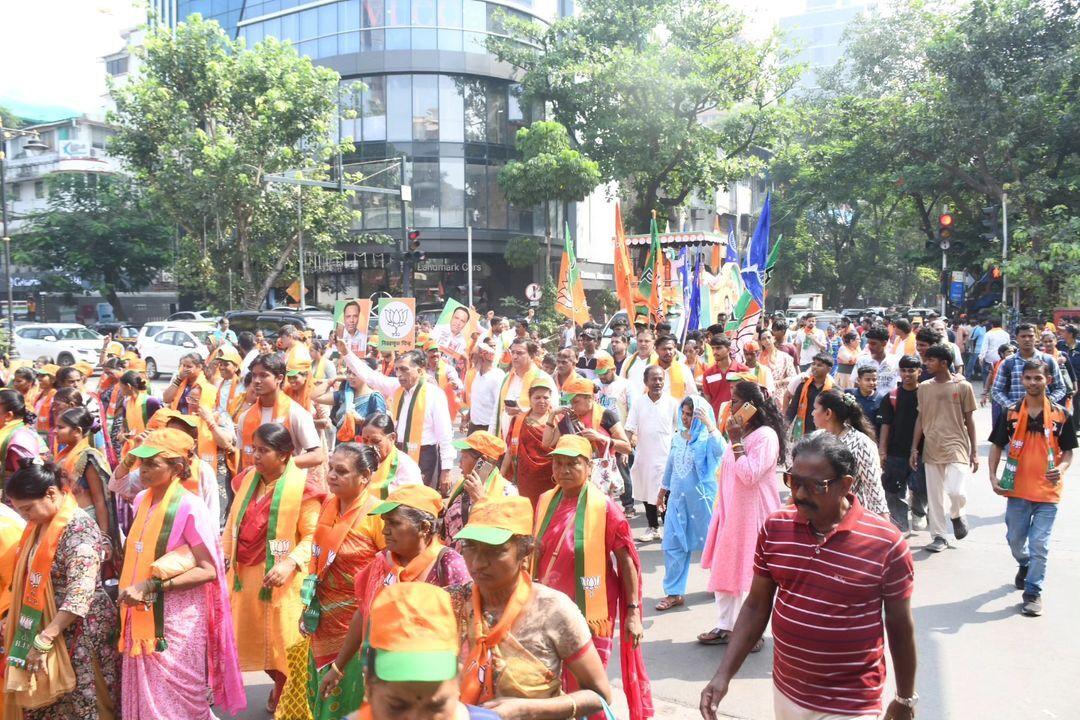 इस रथयात्रा में सरस्वती रोड, अनुसया मार्ग, मीरा बाग, सारस्वत कॉलोनी, 17वीं रोड, स्पोर्ट्स कॉम्प्लेक्स रोड, सखाराम बुआ मार्ग और सरोजनी रोड जैसे इलाकों के लोग बड़ी संख्या में शामिल हुए और उत्साह से रथयात्रा का स्वागत किया. 