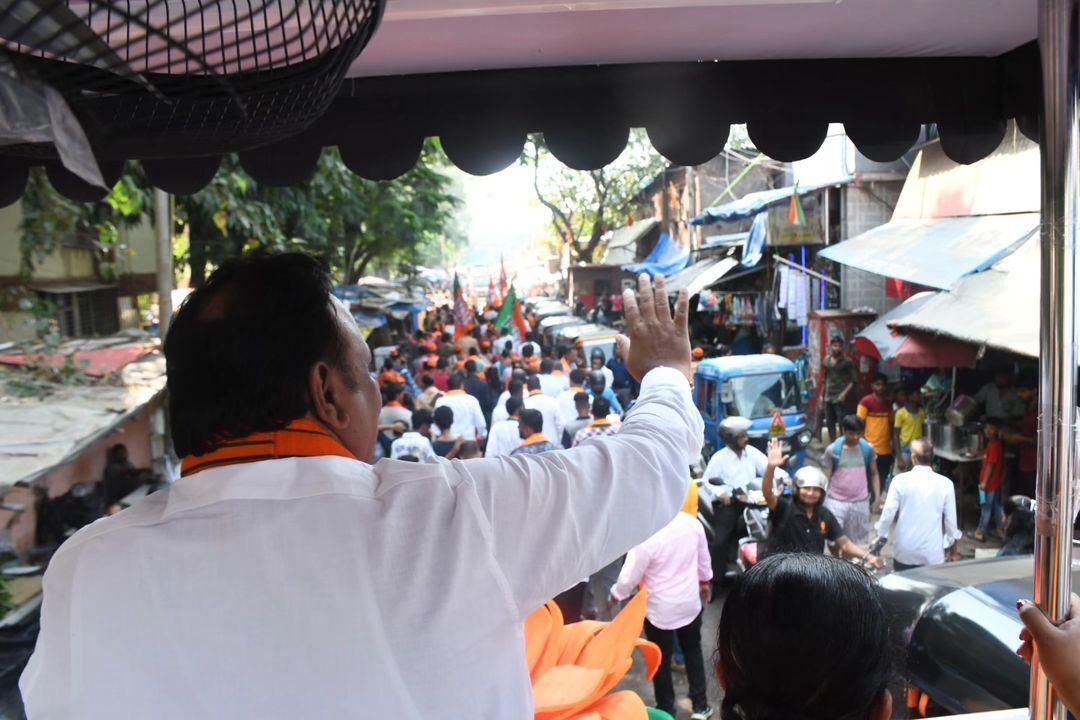 यह रैली बांद्रा पश्चिम के वार्ड नं. 98 में निकाली गई, जिसमें सांताक्रूज के कई इलाकों से होकर रथयात्रा निकली.