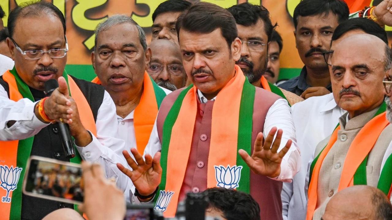 स्पीकर राहुल नार्वेकर कोलाबा से चुनाव लड़ेंगे, जबकि मंत्री मंगल प्रभात लोढ़ा को मालाबार हिल से महाराष्ट्र विधानसभा चुनाव के लिए टिकट दिया गया है.