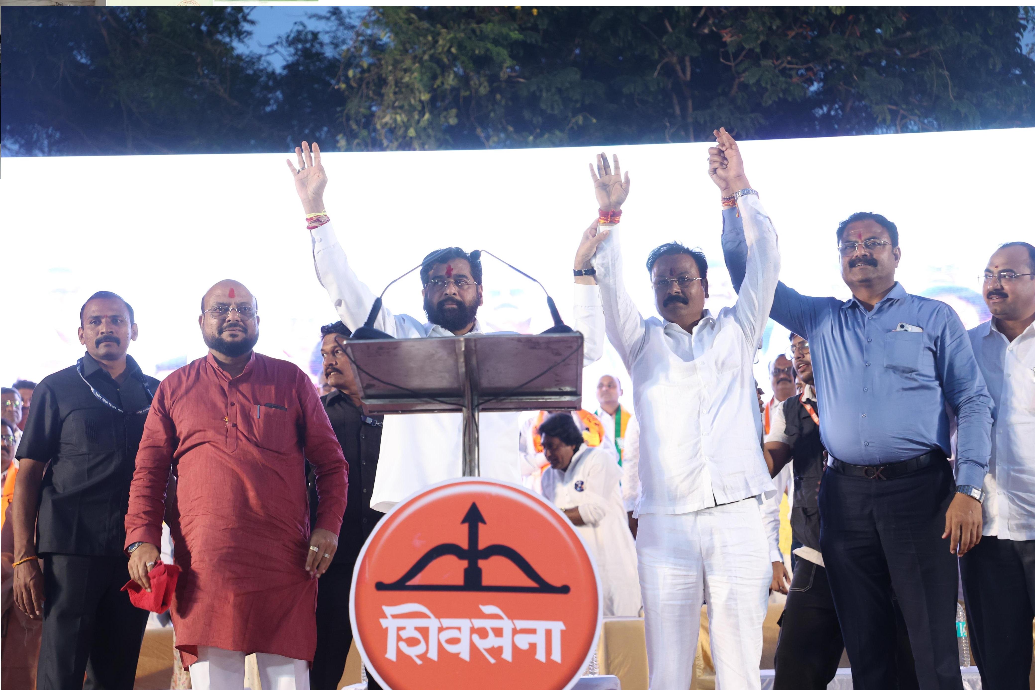सभा के दौरान मुख्यमंत्री शिंदे ने मुस्लिम समुदाय के लोगों को भी आश्वासन दिया कि उनकी सरकार जाति या धर्म के आधार पर कोई भेदभाव नहीं करती है. 