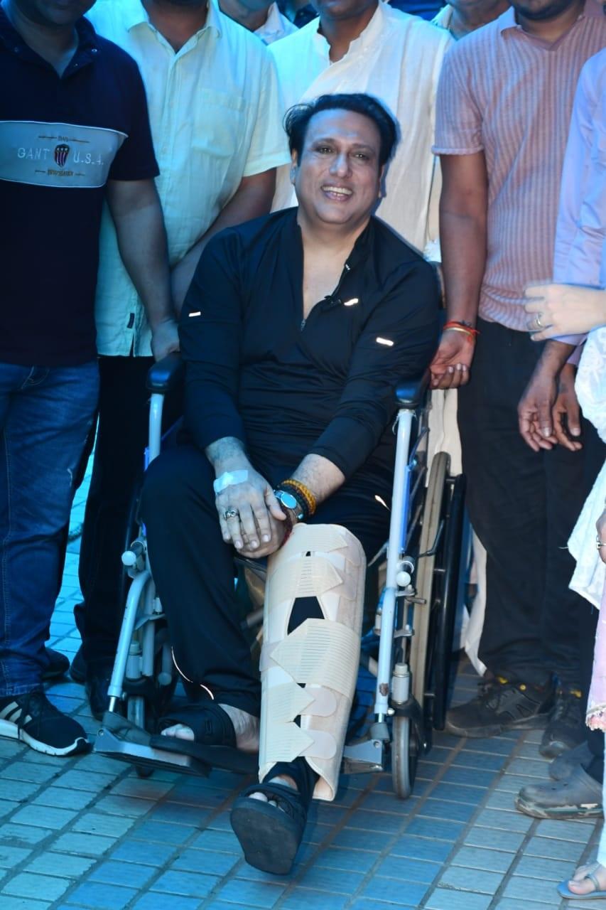 बताया जा रहा है कि बंदूक का लॉक टूट जाने के कारण यह दुर्घटना हुई, जबकि बंदूक में छह गोलियां भरी हुई थीं, और उनमें से एक गोली उनके पैर में लग गई.