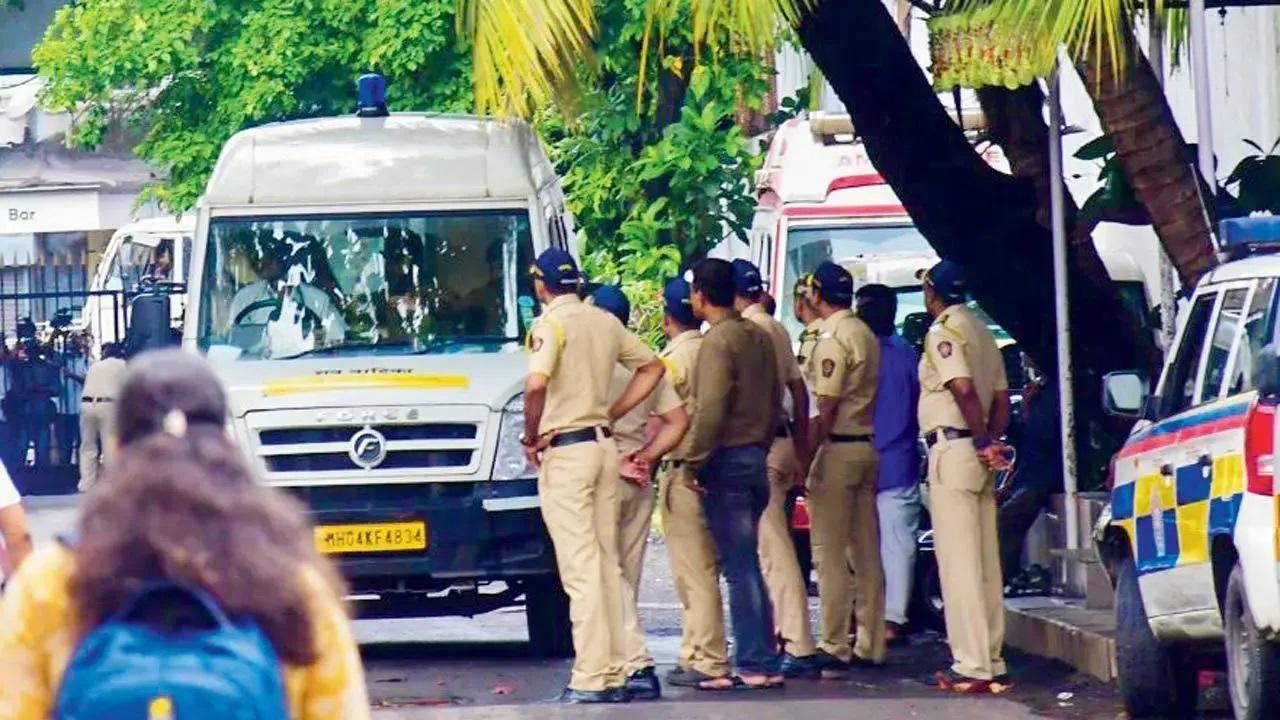 जांच का मुख्य उद्देश्य मुठभेड़ के कारणों और पुलिस द्वारा उठाए गए कदमों की समीक्षा करना है.