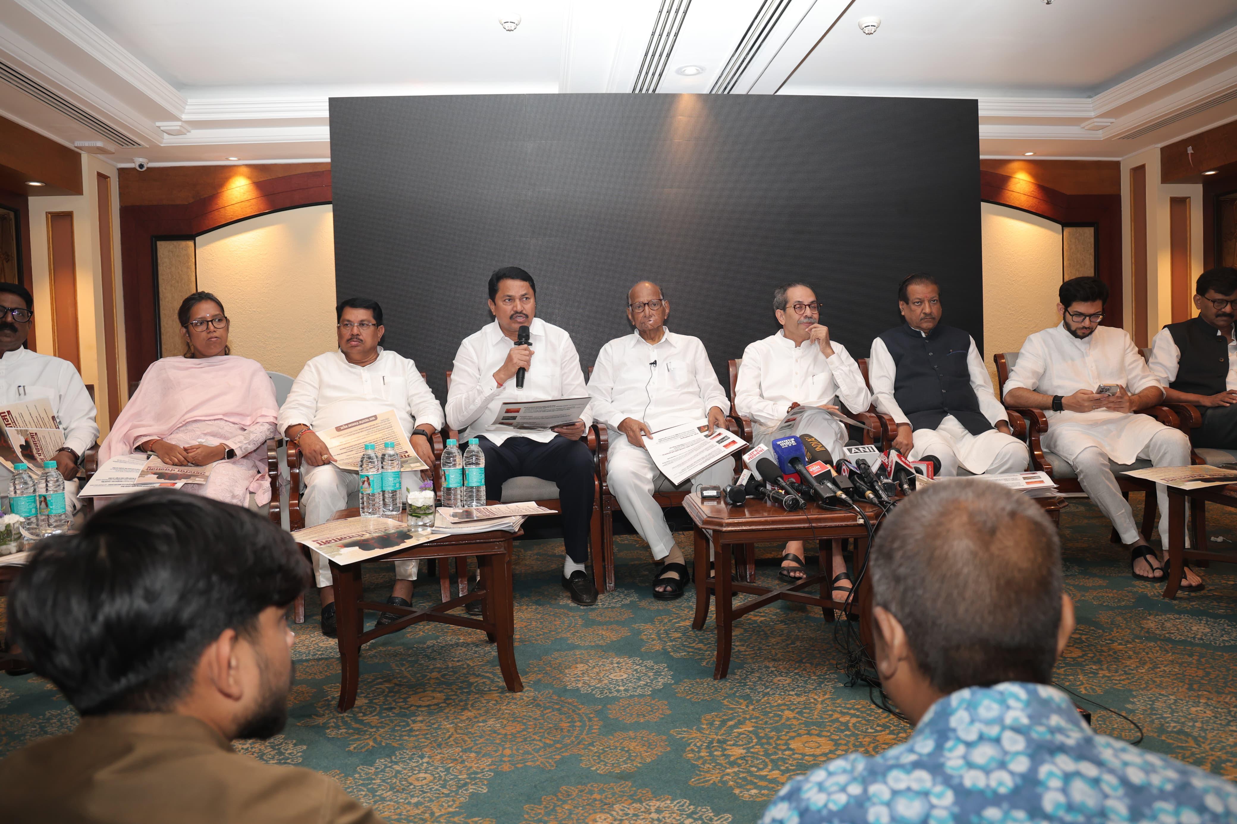 पटोले ने आरोप लगाया कि वर्तमान सरकार कानून-व्यवस्था को बनाए रखने में नाकाम रही है. उनका कहना था कि यदि सरकार ने सुधार नहीं किया, तो जनता खुद इन्हें सत्ता से उखाड़ फेंकेगी.