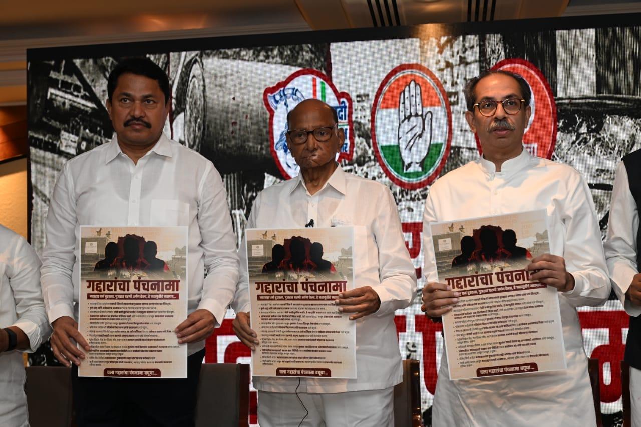उद्धव ठाकरे ने सवाल उठाया कि बाबा सिद्दीकी की हत्या के समय प्रशासन क्या कर रहा था. उन्होंने यह भी कहा कि फड़णवीस सरकार के दौरान विपक्ष को टारगेट किया गया, जबकि अपराधियों पर ध्यान नहीं दिया गया. 