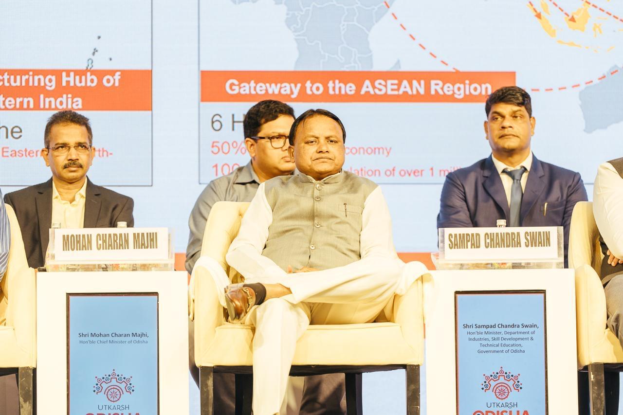 मुख्यमंत्री ने ओडिशा के व्यापार-अनुकूल माहौल पर जोर देते हुए निवेशकों को उत्साहपूर्ण इकोसिस्टम में शामिल होने का निमंत्रण दिया. उद्योग मंत्री संपद चंद्र स्वैन ने राज्य की समृद्ध औद्योगिक संभावनाओं को रेखांकित किया और 