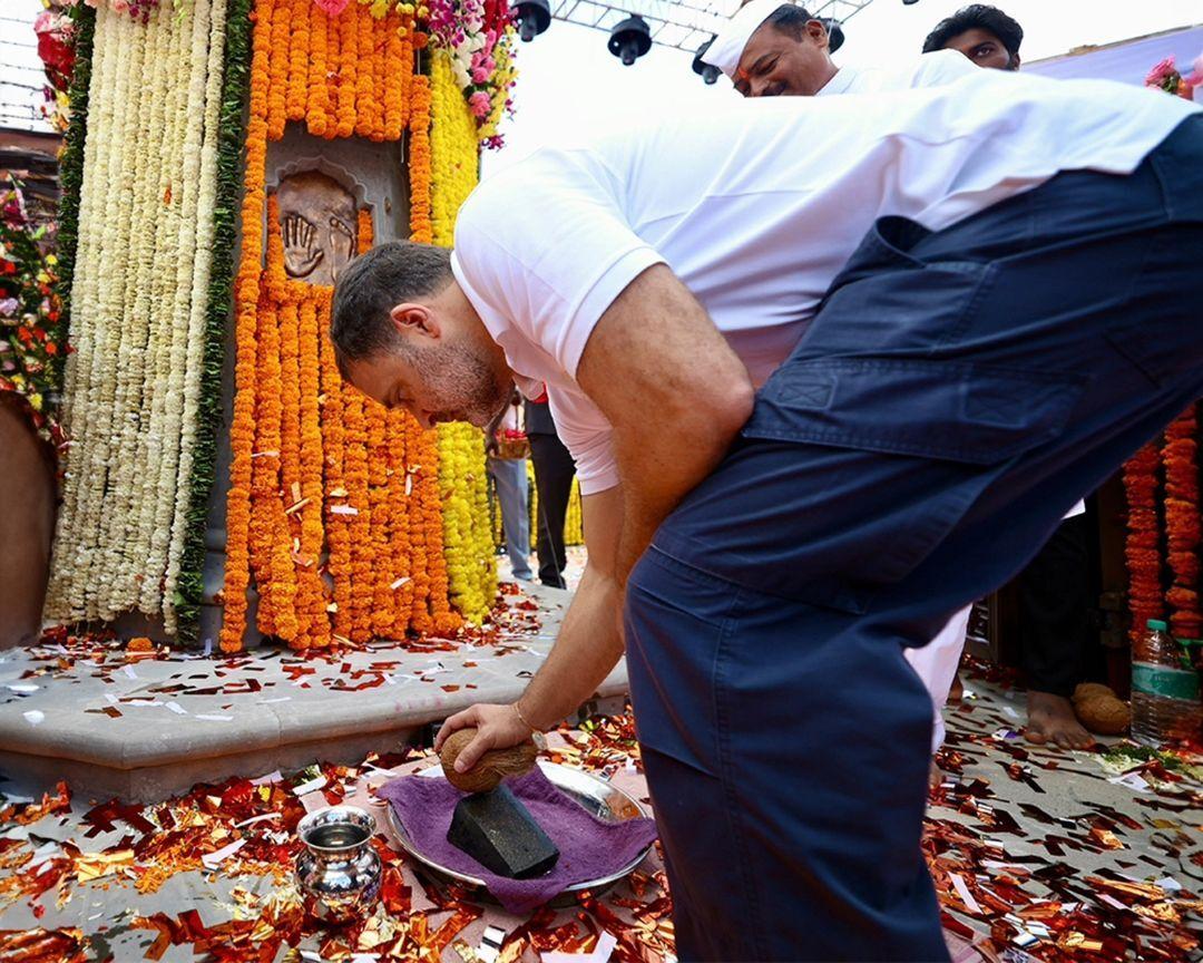 उन्होंने कहा कि शिवाजी महाराज केवल एक नाम या राजा नहीं हैं, बल्कि कांग्रेस के लिए वह देवता के समान हैं, जिनका आदर और सम्मान किया जाना चाहिए.