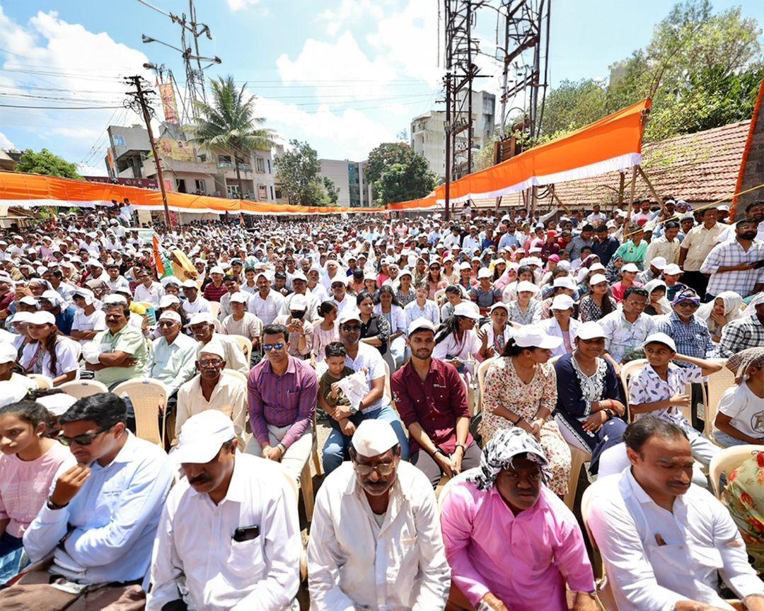 राहुल गांधी ने हाल ही में सिंधुदुर्ग जिले के राजकोट किले में छत्रपति शिवाजी की मूर्ति के ढहने की घटना का उल्लेख करते हुए भाजपा की नीयत पर सवाल उठाए. 