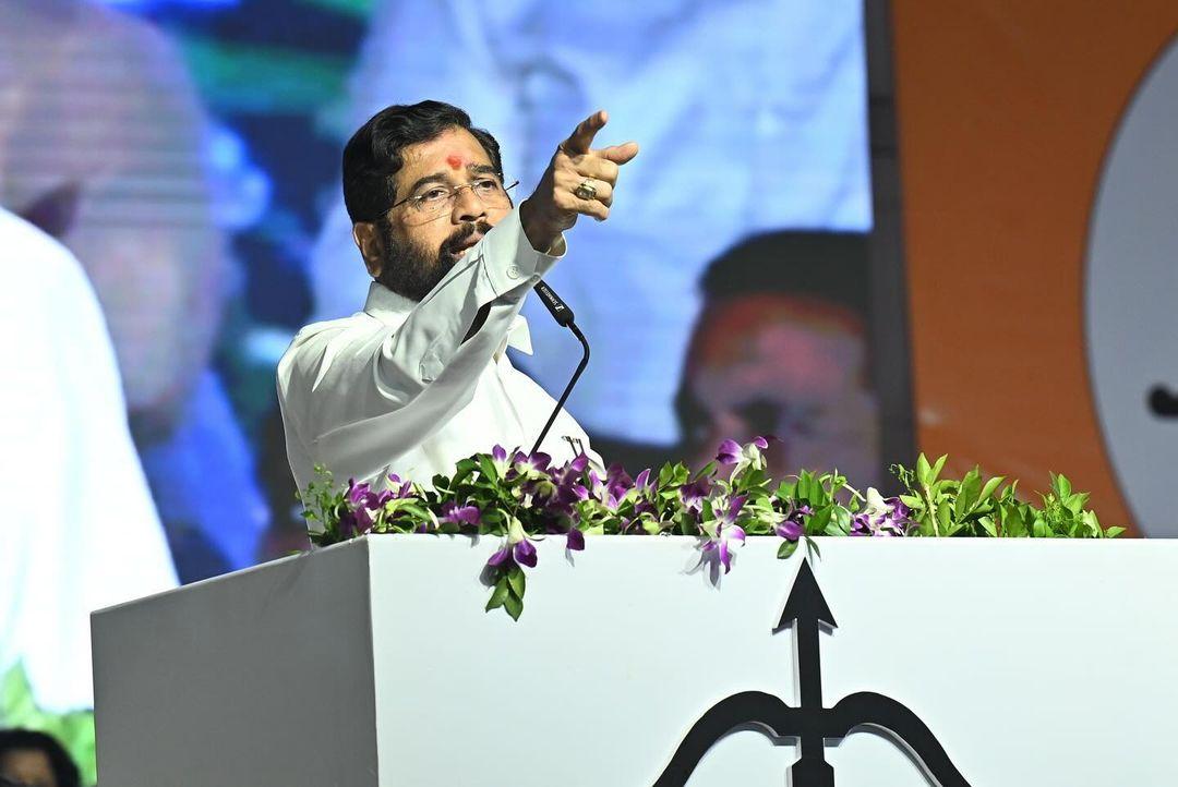 नीलेश राणे के शिवसेना में शामिल होने को राजनीतिक दृष्टिकोण से महत्वपूर्ण माना जा रहा है. 