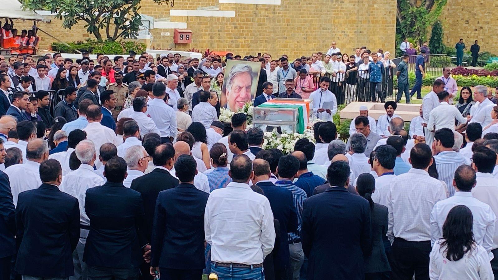 उनके निधन से न केवल उद्योग जगत, बल्कि समाज के सभी वर्गों को गहरा आघात लगा है. 