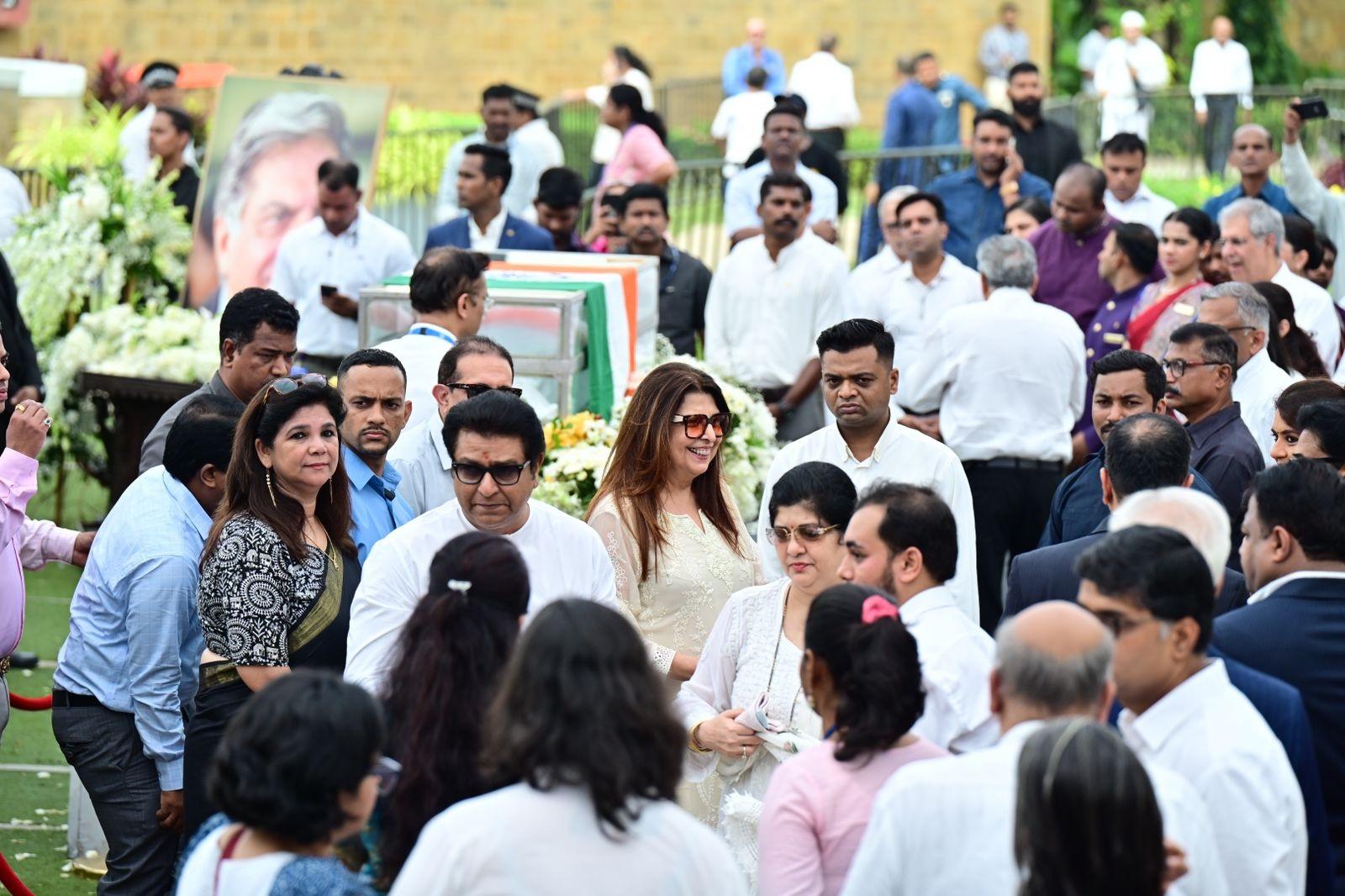 रतन टाटा ने अपनी उदारता, उद्योग नीति, और समाज सेवा के माध्यम से देश की प्रगति में अहम भूमिका निभाई थी. उनके नेतृत्व में टाटा समूह ने न केवल व्यावसायिक क्षेत्रों में, बल्कि शिक्षा, स्वास्थ्य, और परोपकार के क्षेत्र में भी उत्कृष्ट योगदान दिया. उनकी मृत्यु से उद्योग और समाज को एक बड़ी क्षति हुई है, जिसे लंबे समय तक महसूस किया जाएगा.
