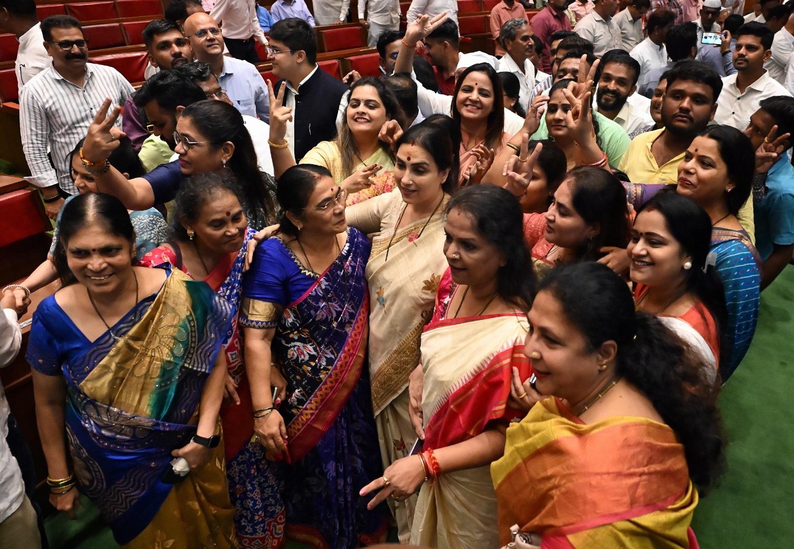 वहीं, इदरीस नायकवाड़ी भी पार्टी के प्रमुख नेता हैं और एनसीपी ने उन्हें इस महत्वपूर्ण जिम्मेदारी के लिए चुना है.