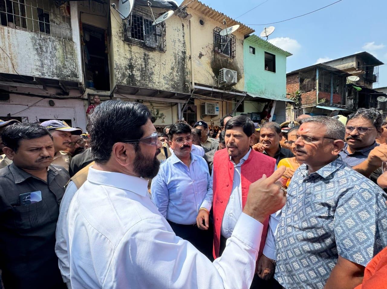 उन्होंने घोषणा की कि इस त्रासदी में मारे गए लोगों के परिजनों को 5 लाख रुपये की अनुग्रह राशि दी जाएगी, जबकि घायलों का इलाज पूरी तरह से सरकारी खर्चे पर कराया जाएगा.