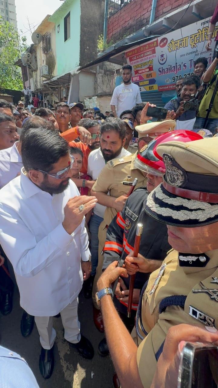 घटना के बाद मीडिया से बातचीत में मुख्यमंत्री ने इसे अत्यंत दुर्भाग्यपूर्ण करार दिया और कहा कि गुप्ता परिवार पर दुखों का पहाड़ टूट पड़ा है. 