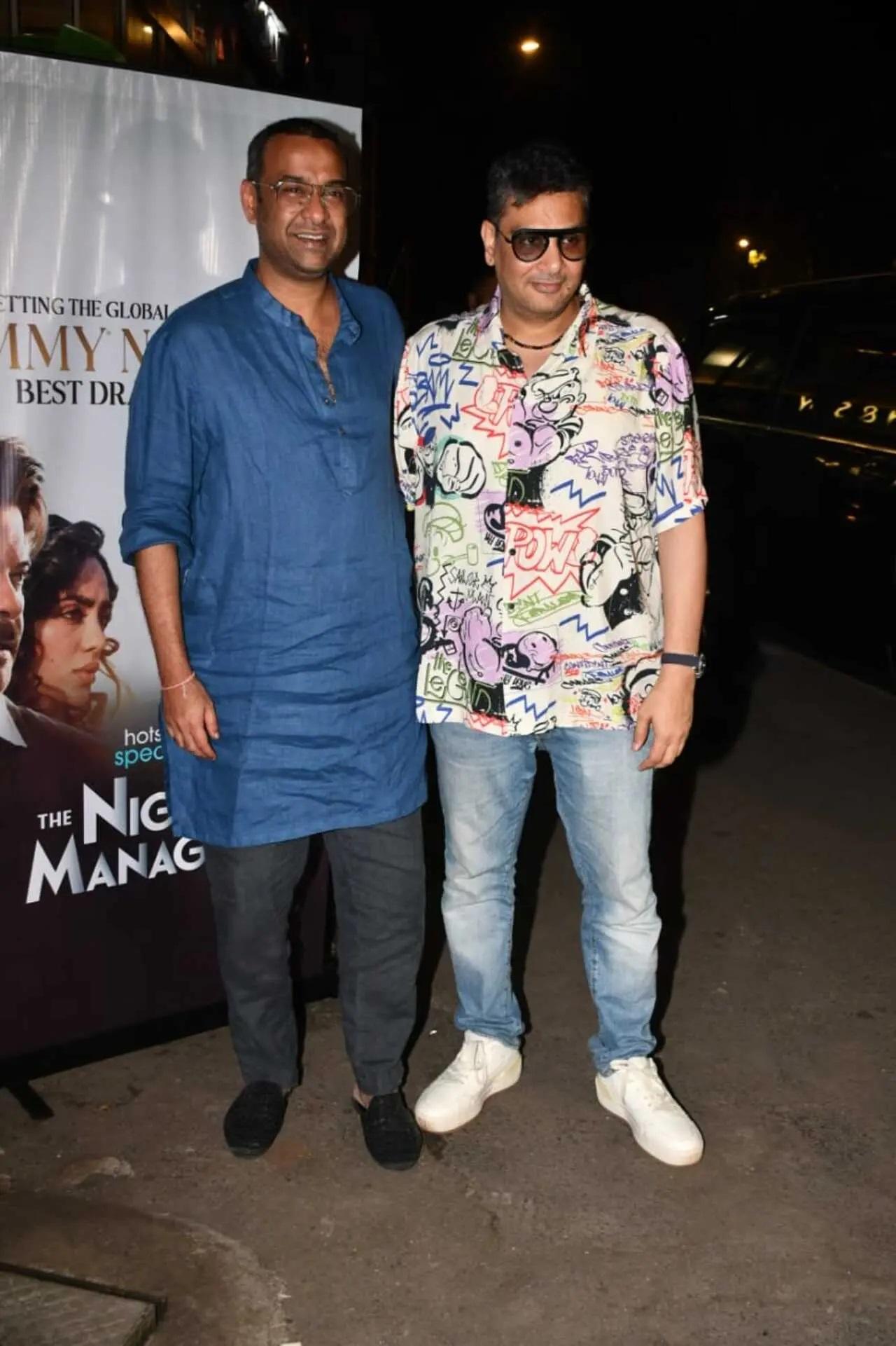 कास्टिंग डायरेक्टर मुकेश छाबड़ा ने निर्माता मधु मंटेना के साथ पोज़ दिया.