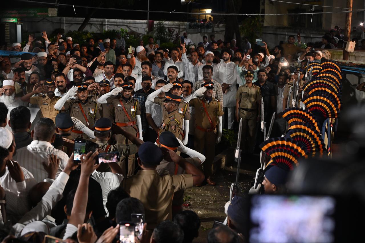 बाबा सिद्दीकी के निधन से राजनीतिक जगत में एक बड़ा शून्य पैदा हुआ है, जिसे भर पाना मुश्किल होगा. उनके समर्थकों और परिवार के लिए यह समय बेहद कठिन है.