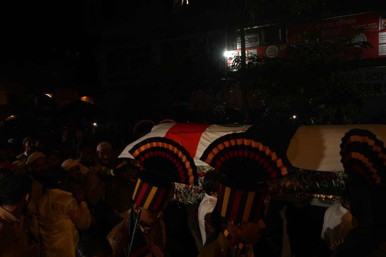 फरार आरोपियों की तलाश के लिए पुलिस की टीमें जुटी हुई हैं और उनके ठिकानों पर छापेमारी की जा रही है.