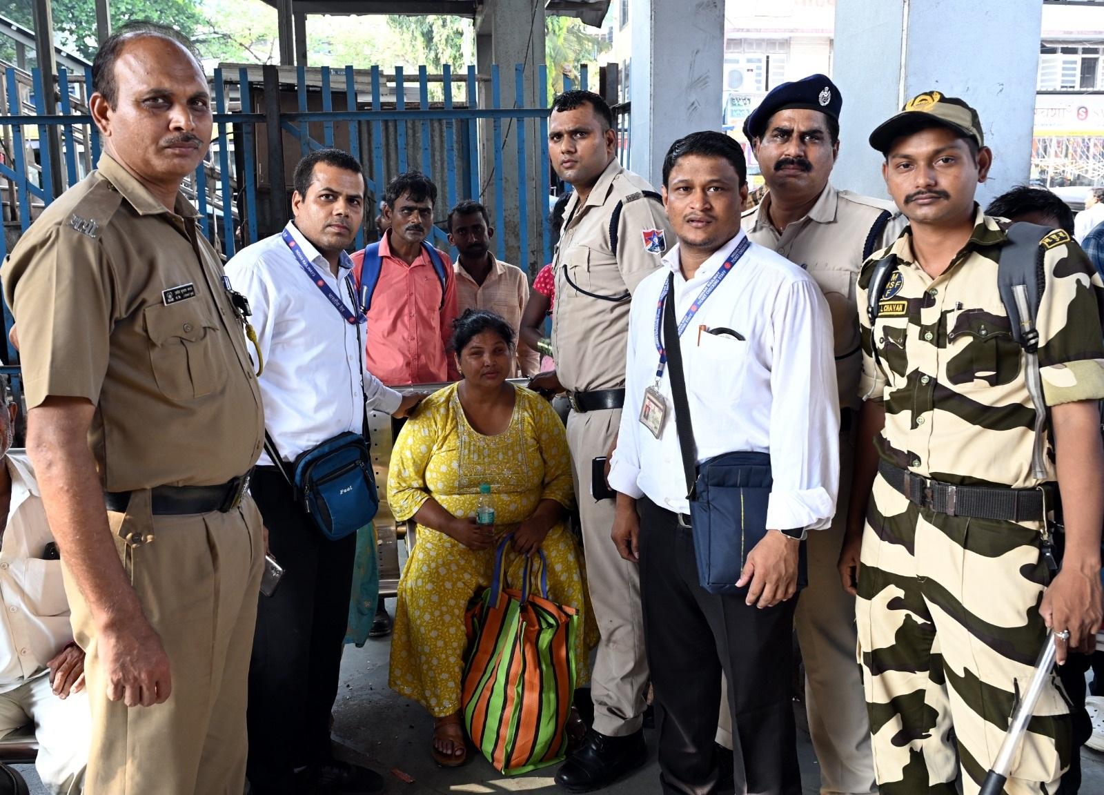 इस घटना में जिन लोगों ने माया राव को बचाने में महत्वपूर्ण भूमिका निभाई, उनमें सरकारी रेलवे पुलिस कांस्टेबल प्रमोद कदम, टिकट निरीक्षक धनंजय यादव और सूरज हल्दे, और रेलवे सुरक्षा बल के अधिकारी संजय सैनी का विशेष योगदान रहा. उनकी सतर्कता, त्वरित निर्णय और साहसिक प्रयास ने एक संभावित हादसे को टाल दिया.
