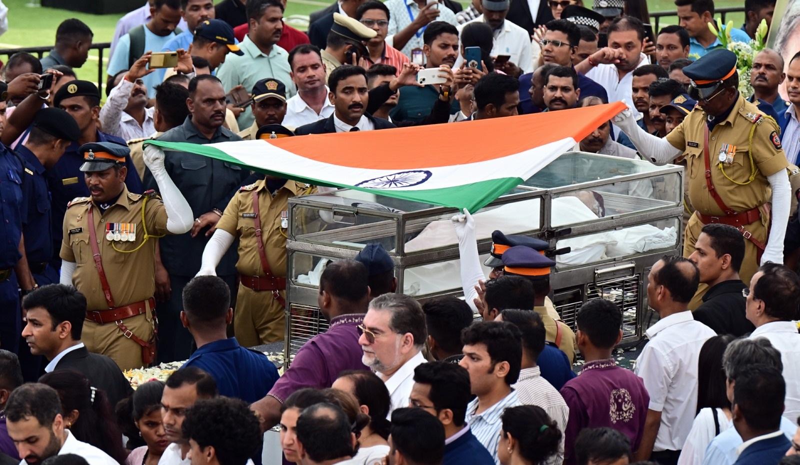 जहां उन्होंने एक महान उद्योगपति और परोपकारी व्यक्ति को अलविदा कहा.
