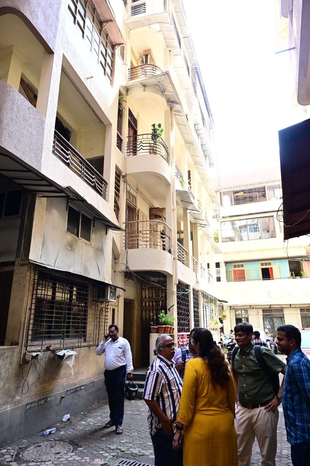 इमारत में तीन विंग थे - ए, बी और सी. ए विंग में व्यावसायिक उद्देश्यों के लिए कमरे किराए पर दिए गए थे. 